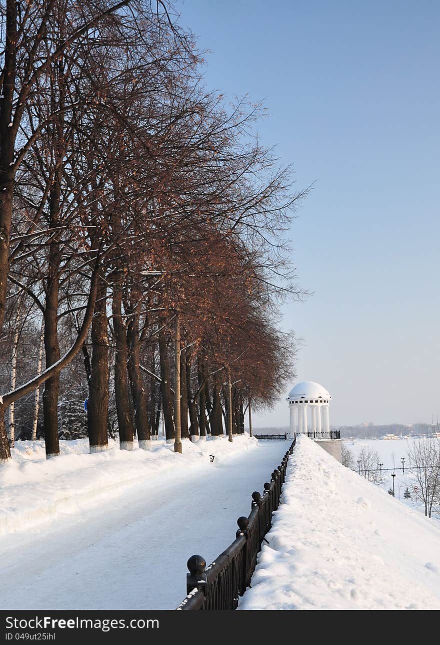 Gazebo on the bank of the Volga River city of Yaroslavl in the winter. Gazebo on the bank of the Volga River city of Yaroslavl in the winter.