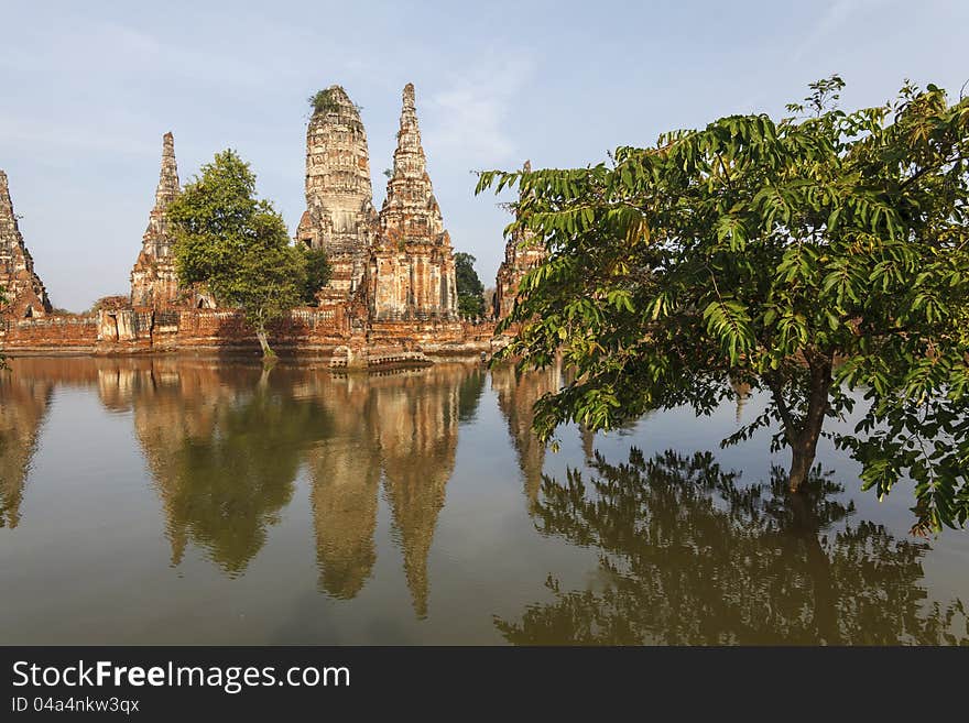 Floods Chaiwatthanaram Temple at Ayutthaya