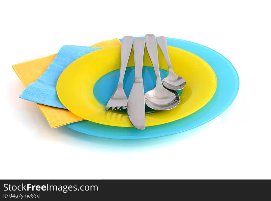 A set of cutlery on a plate with paper towels