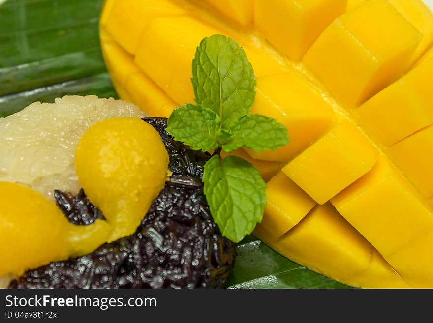 Black and white sticky rice with mango