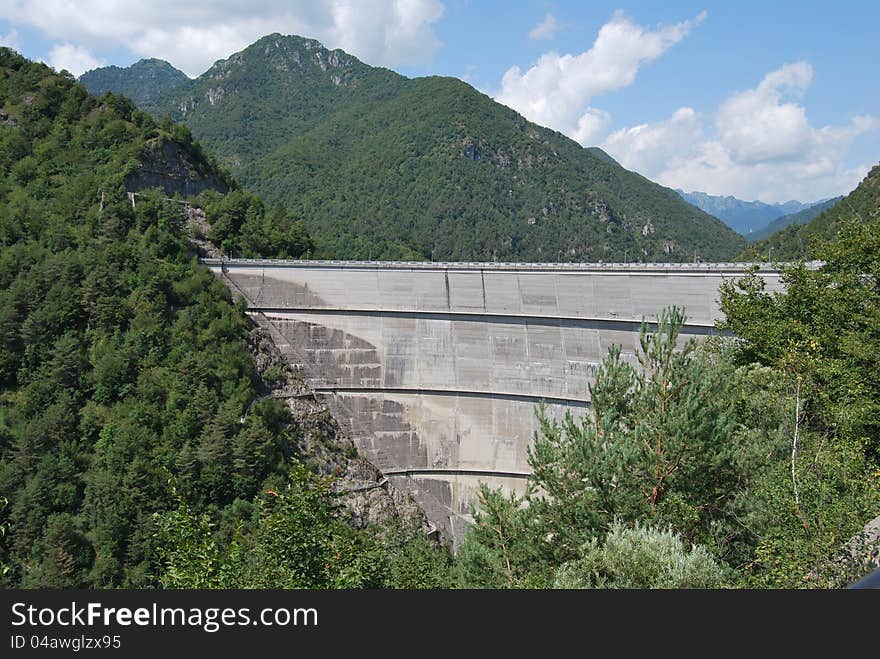 Valvestino lake dam