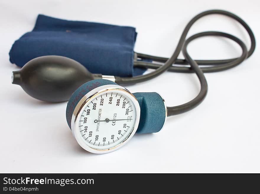 Medical sphygmomanometer for pressure control