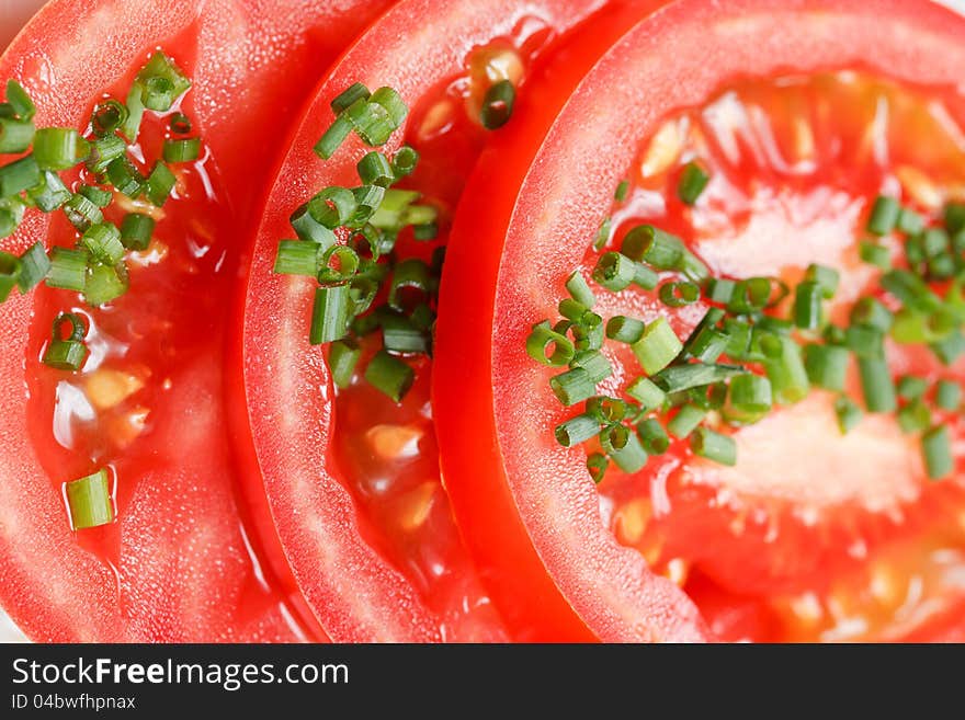 Chopped tomato and onion slices