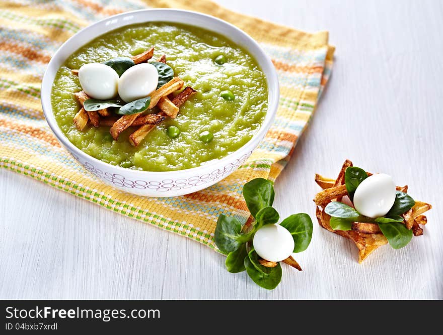 Green broccoli pea soup