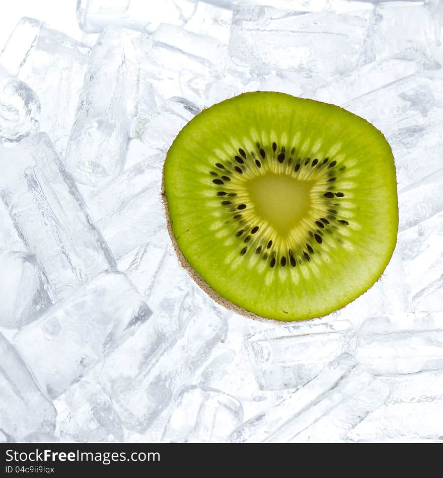 Kiwifruit on ice