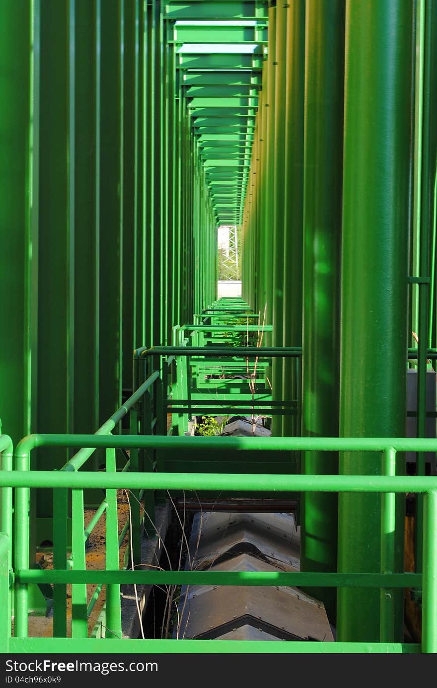 Geometries of green pipes