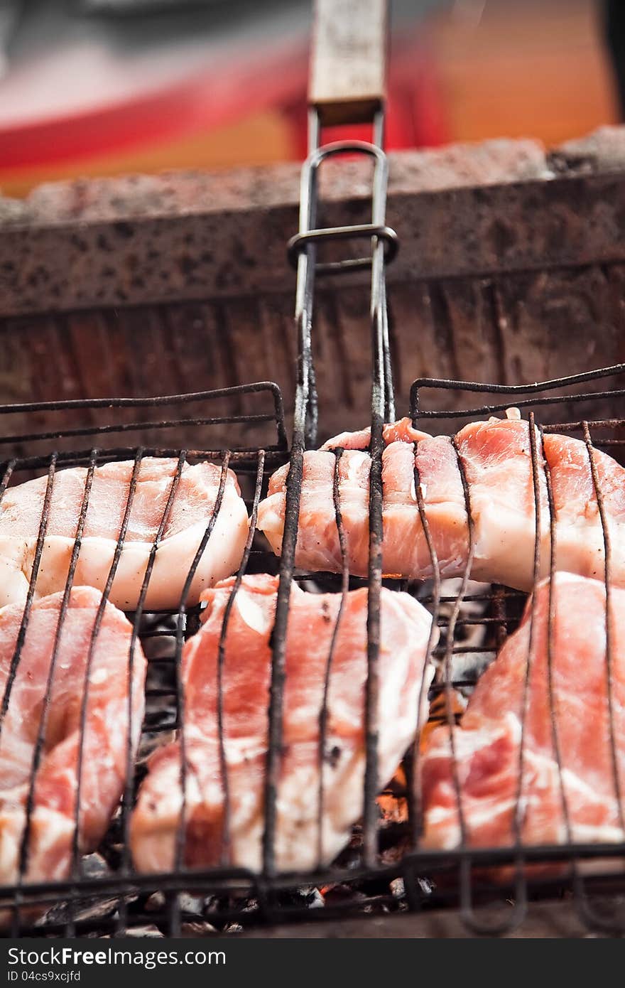 Preparation of barbecue from meat roast