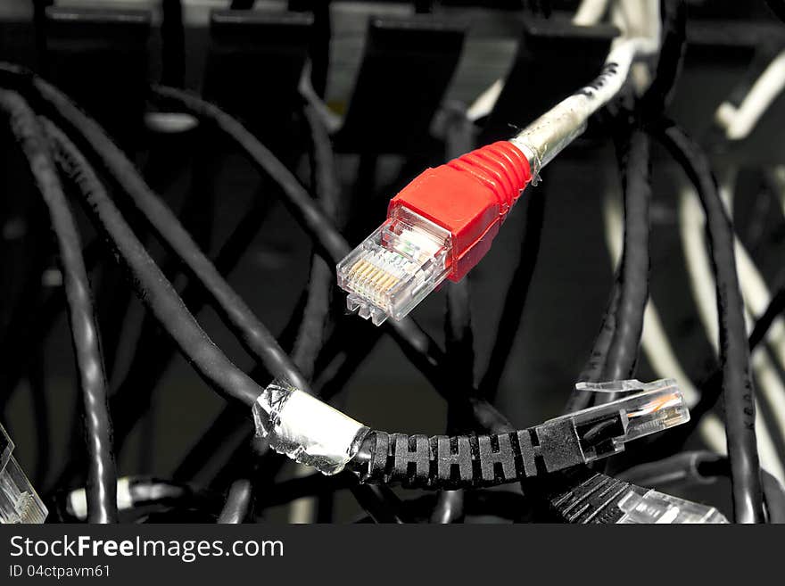 Red Cable lan in rack