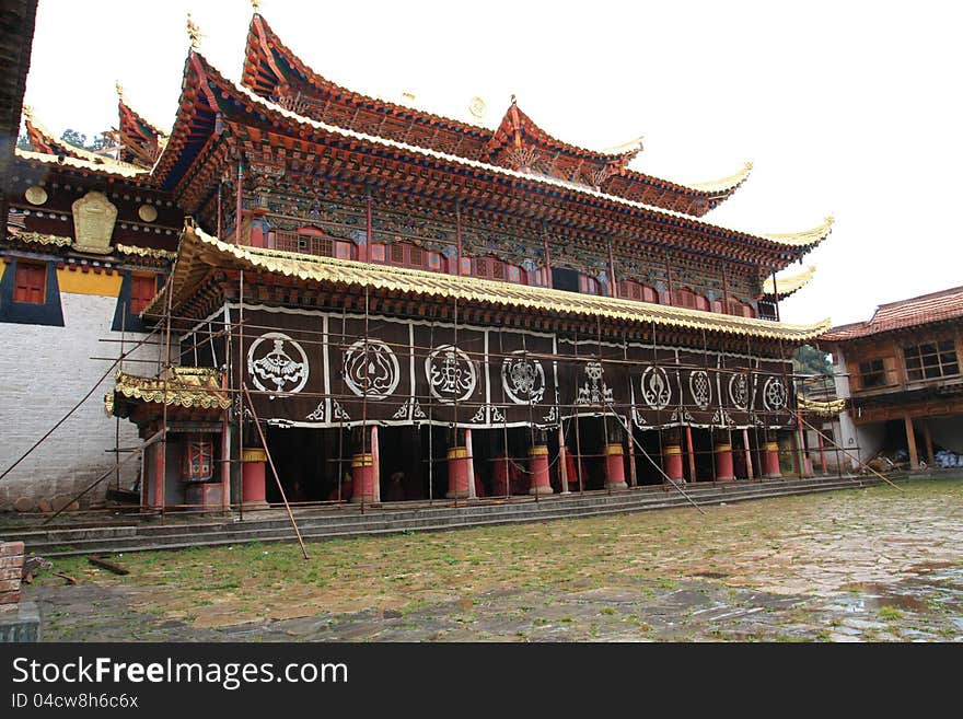 Langmu Temple is called the tiger cave and the fairy in Tibetan . People must be wondering how the tiger cave and the fairy were tied together. It was said that there was a fierce tiger in the cave of the canyon on the southeastern bank of Bailong River. And there was also a stalactite which is the spitting image of a slim fairy. So it is said a place where there is a fairy in the tiger cave. There are lots of Buddhist ceremonies in Tibetan. The main Buddhist ceremonies in large-scale of Langmu Temple are the sunning of the Buddha Festival and Living Buddhas’ teaching. Buddhist Tangka,shaidafo is a routine Buddhist ceremony which is held on the 15th of the first month in the lunar calendar, the Lantern Festival every year. Langmu Temple is called the tiger cave and the fairy in Tibetan . People must be wondering how the tiger cave and the fairy were tied together. It was said that there was a fierce tiger in the cave of the canyon on the southeastern bank of Bailong River. And there was also a stalactite which is the spitting image of a slim fairy. So it is said a place where there is a fairy in the tiger cave. There are lots of Buddhist ceremonies in Tibetan. The main Buddhist ceremonies in large-scale of Langmu Temple are the sunning of the Buddha Festival and Living Buddhas’ teaching. Buddhist Tangka,shaidafo is a routine Buddhist ceremony which is held on the 15th of the first month in the lunar calendar, the Lantern Festival every year.