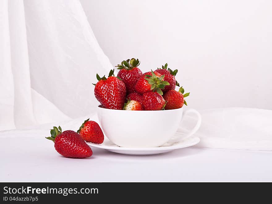 Fresh strawberries in a white bowl