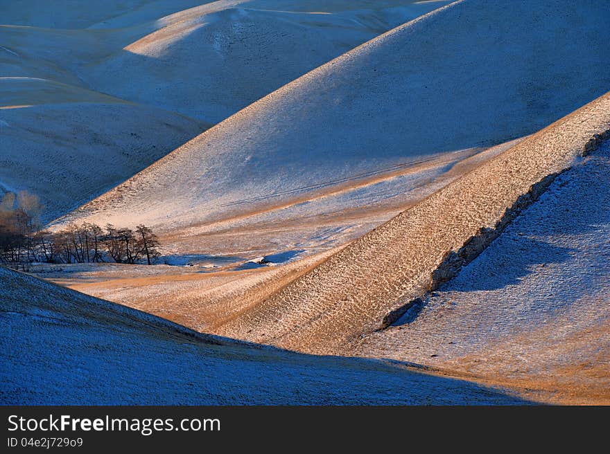 The Foothills Uralish Мountains in between river Ural and Sakmara. View begin winters. The Foothills Uralish Мountains in between river Ural and Sakmara. View begin winters.