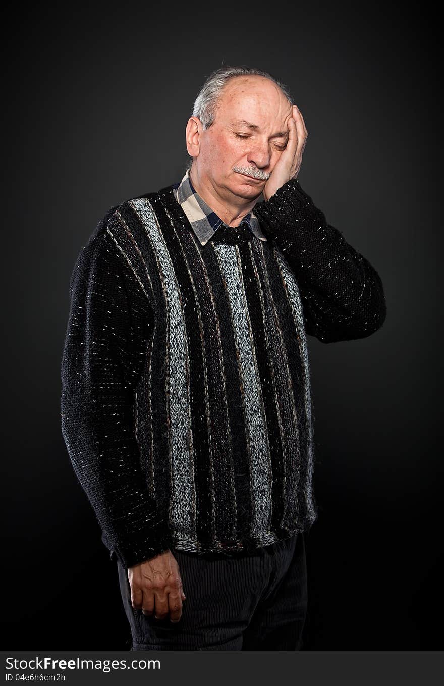 Elderly man suffering from a toothache