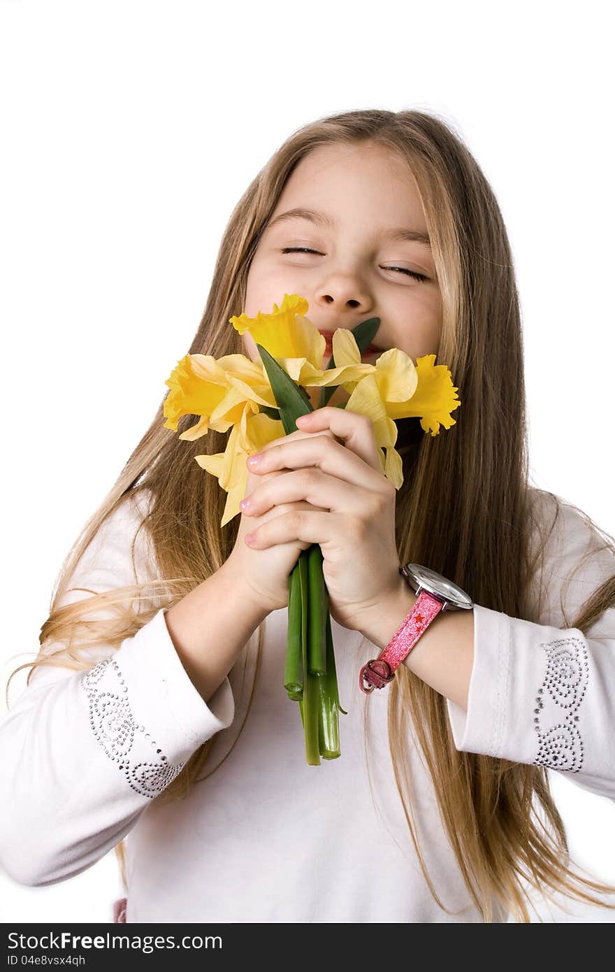 Beautiful little girl with a bouquet of daffodils