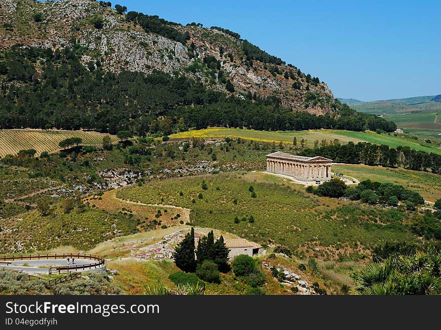 Segesta was the political center of the Elymian people, located in the northwestern part of Sicily, in what are now the province of Trapani and the comune of Calatafimi-Segesta. Segesta was the political center of the Elymian people, located in the northwestern part of Sicily, in what are now the province of Trapani and the comune of Calatafimi-Segesta.