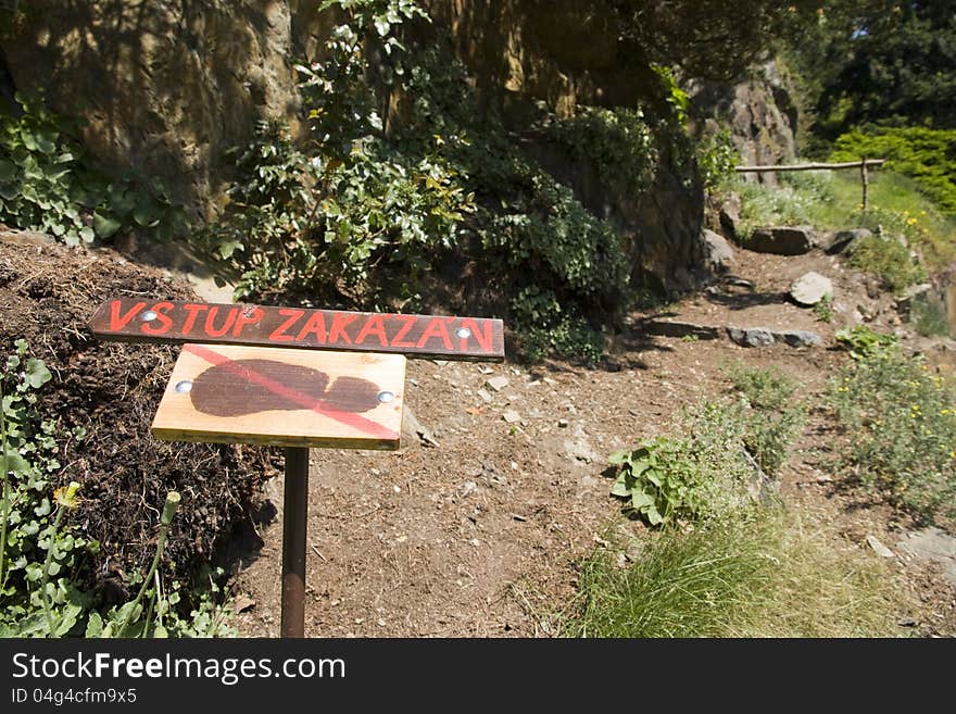 Board barred from entering the garden. Board barred from entering the garden