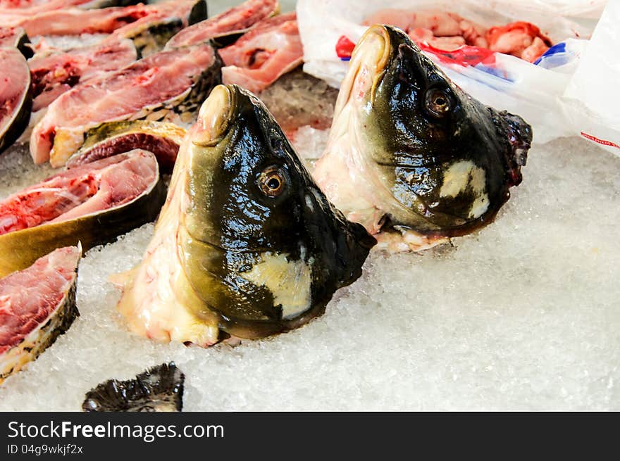 Raw fish head on the market