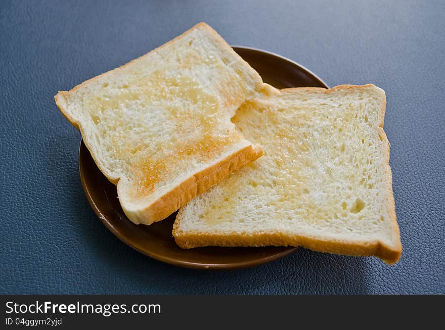 Slice bread on dish