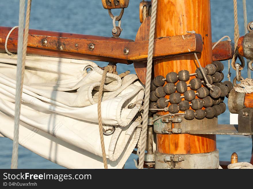 Mast foot of a sailing boat