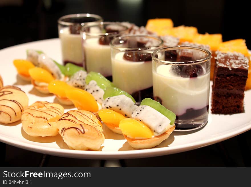 Miniature decorative desserts