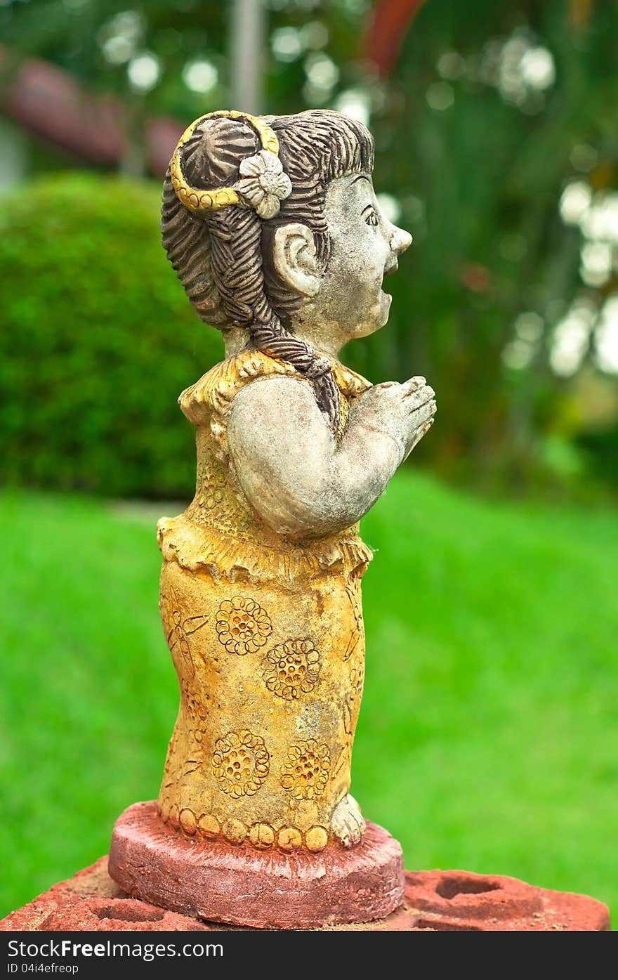 A stone doll in Wei post