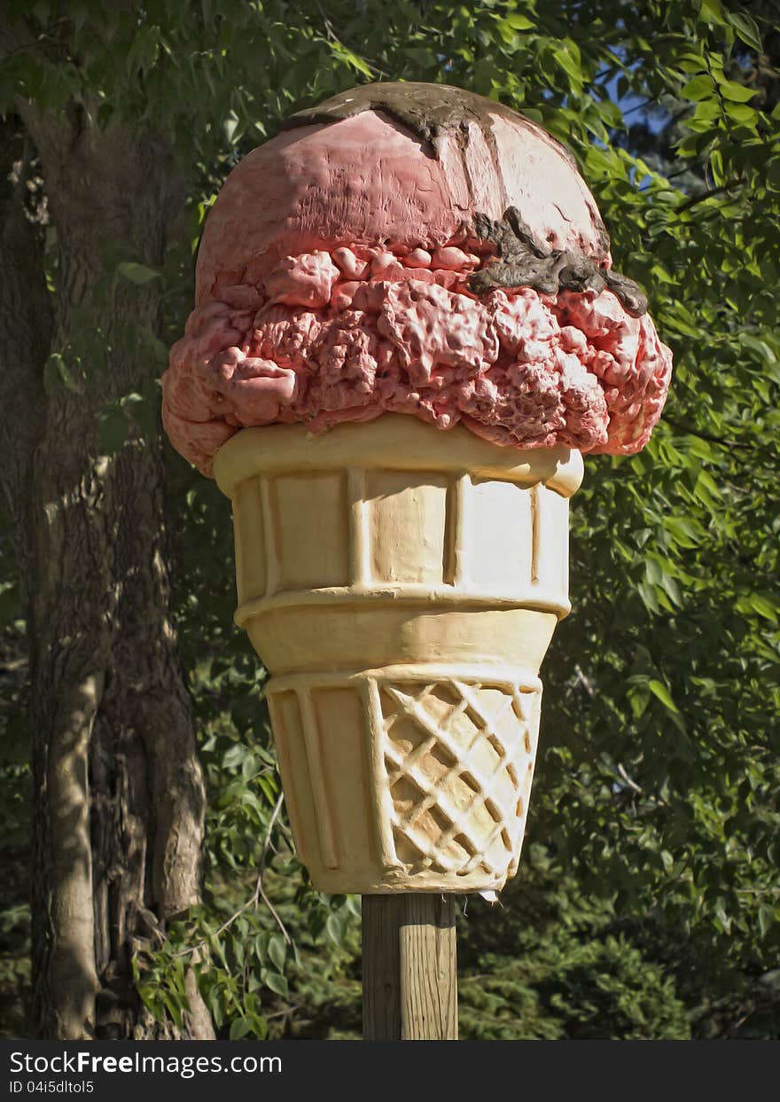 Sign showing a place were you could buy icecream. Sign showing a place were you could buy icecream