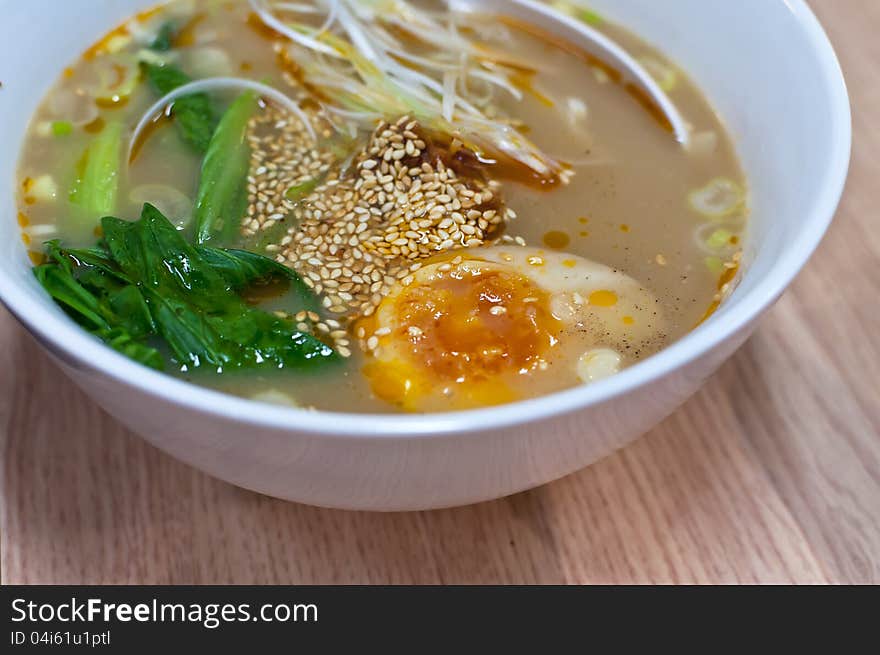 Instant noodles egg