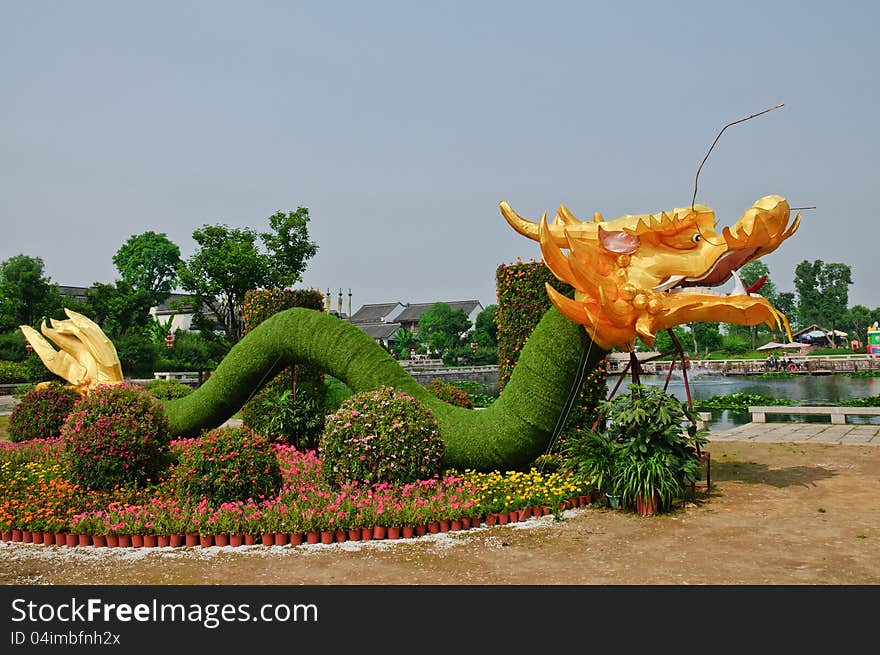 The garden plant combination of having a unique style of Chinese dragon