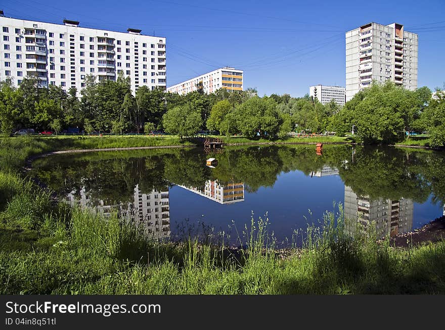 A small pond in the city.