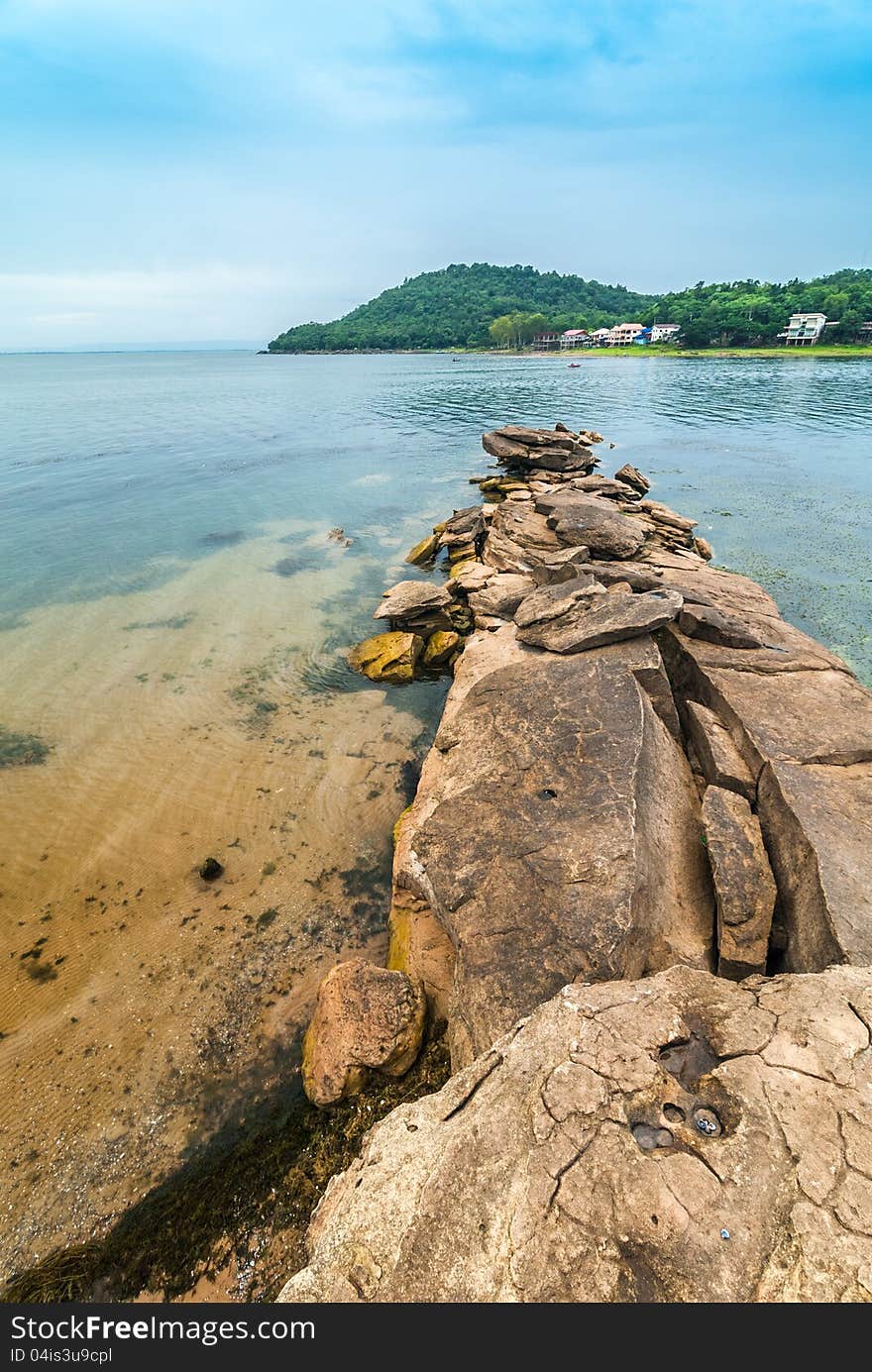 Environment of the dam. A tourist attraction. And a source of livelihood of people in the area. Environment of the dam. A tourist attraction. And a source of livelihood of people in the area.