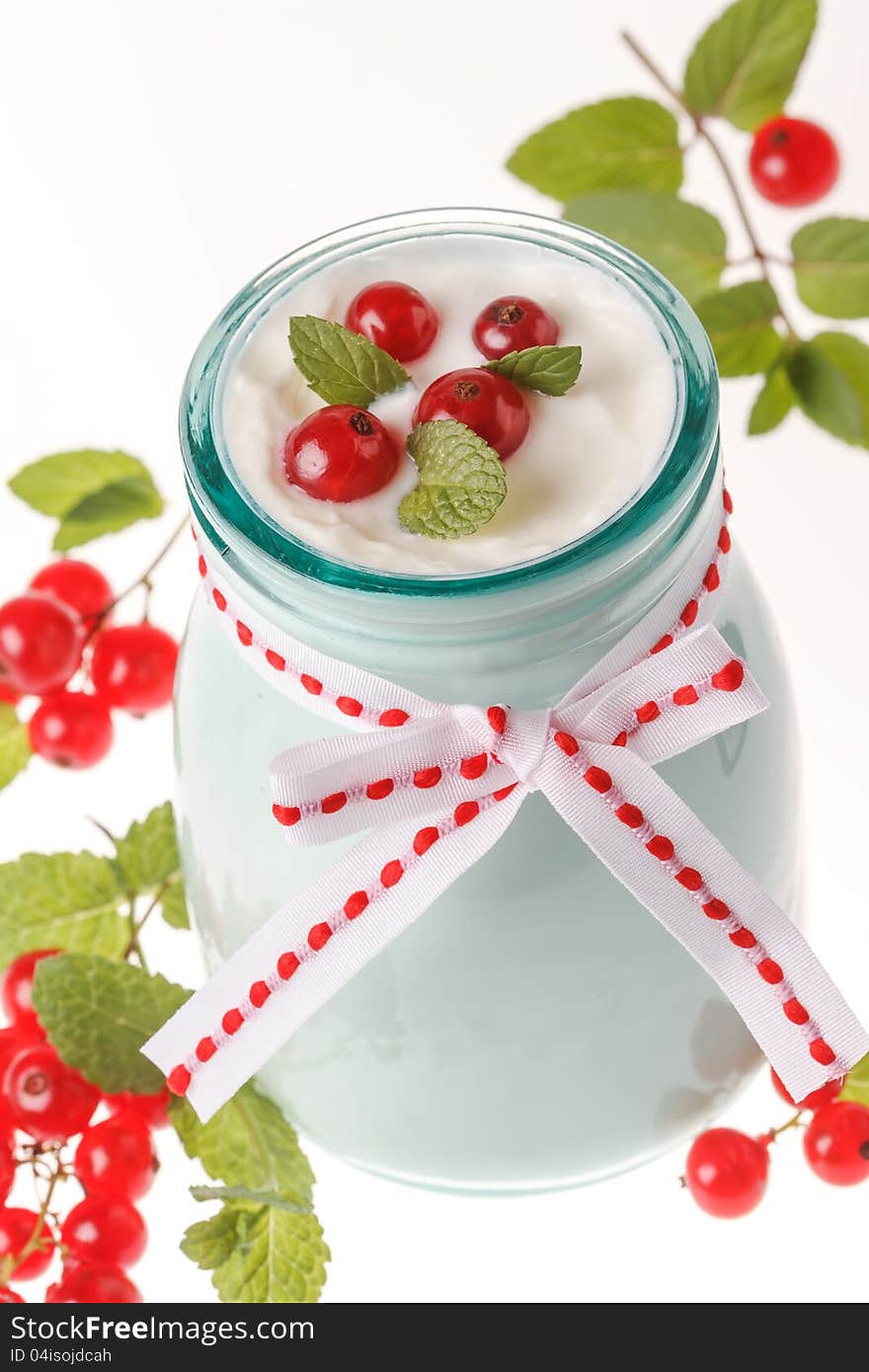 Redcurrant yoghurt