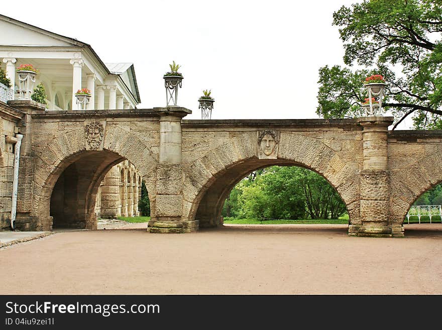 Arch ramp with images of antique gods