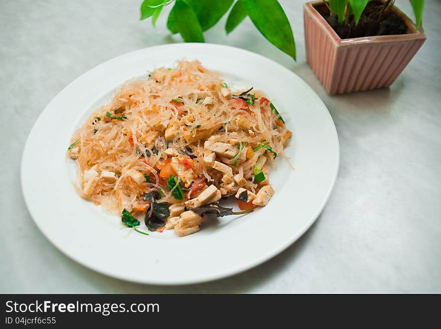 Fried glass noodles with tofu