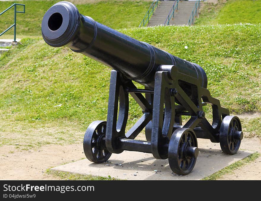 An old canon found along the belvedere near the chateau frontenac. An old canon found along the belvedere near the chateau frontenac