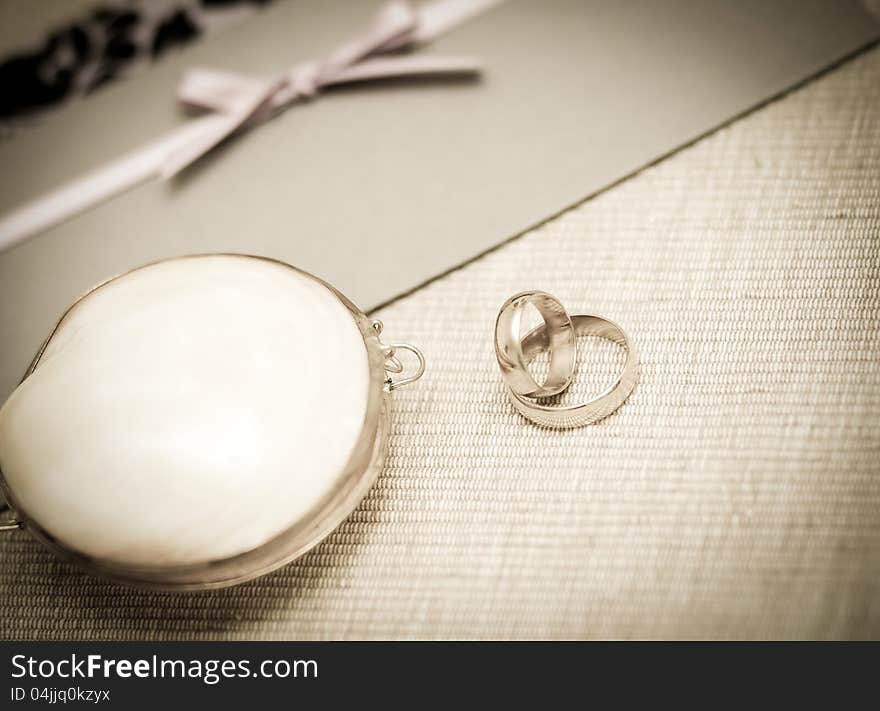 Wedding rings and jewelry box in form of a shell