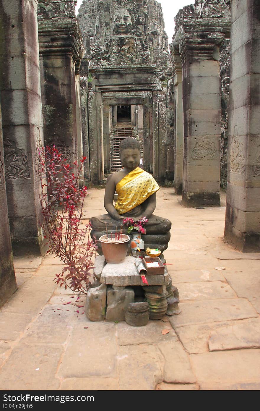 Buddha statue and Khmer art at Bayon Prasat, Angkor Thom