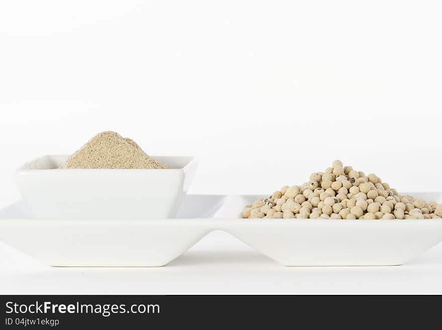 White pepper grain and powder