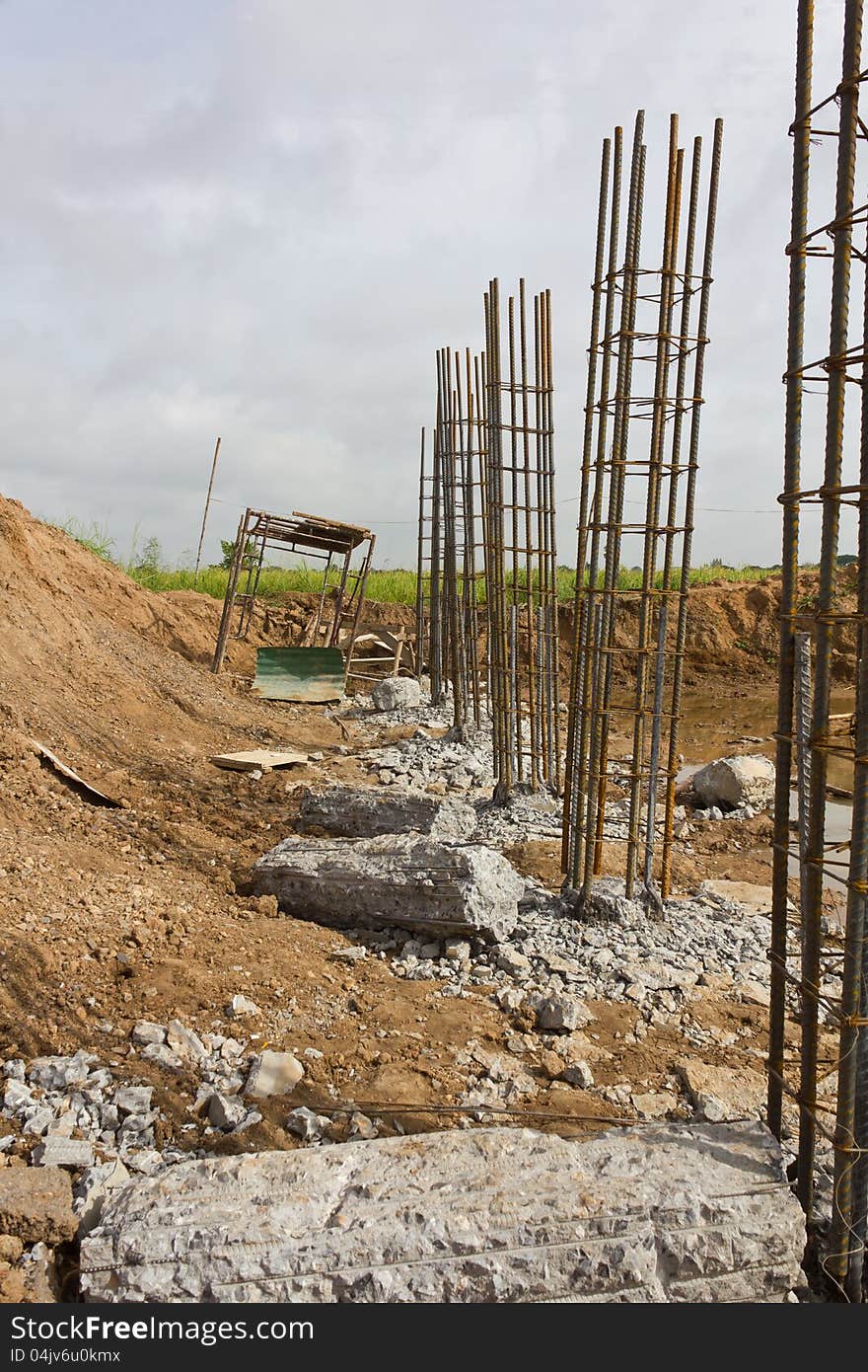 Broken concrete to the steel piles of concrete that is buried into the soil. Broken concrete to the steel piles of concrete that is buried into the soil.