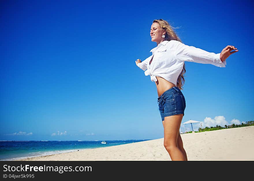 Beautiful tourist woman on summer vacation, beach, bali