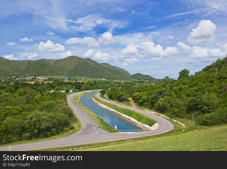 Road along reservoir