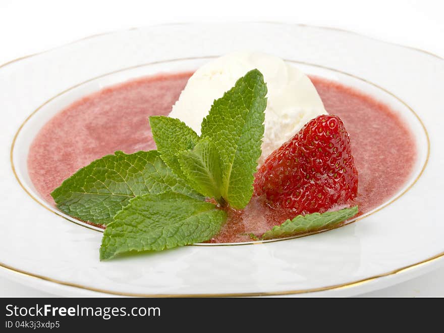 Ice cream with strawberries