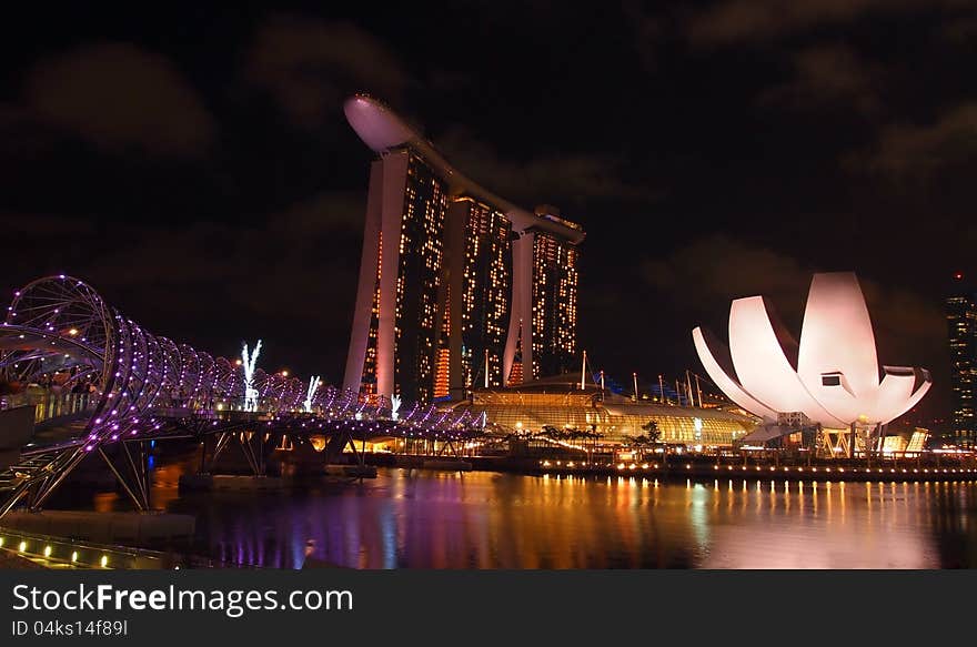 SINGAPORE - JAN 1: The Marina Bay waterfront Jan 1,2012 in Singapore. SINGAPORE - JAN 1: The Marina Bay waterfront Jan 1,2012 in Singapore.