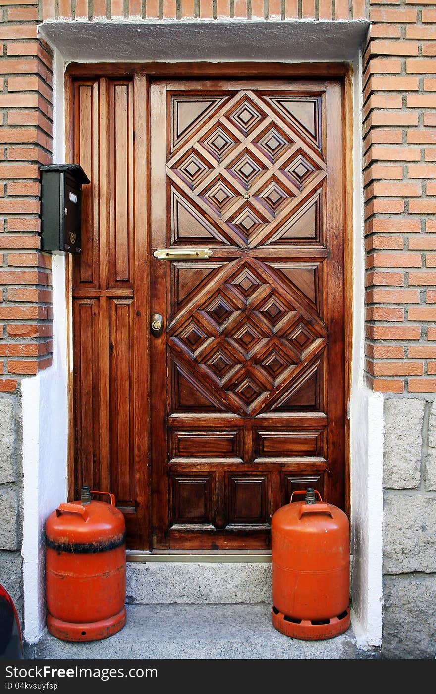 Cylinders by the wooden door in Madrid