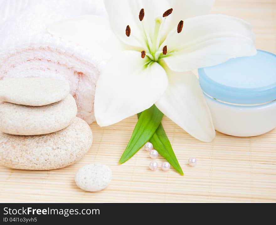 Spa feeling (flower, towel, cream and pearls). Spa feeling (flower, towel, cream and pearls)