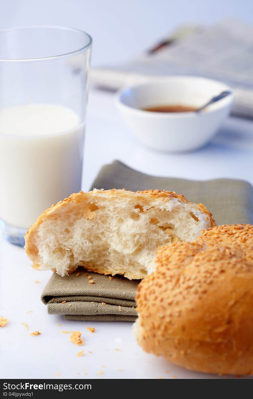 Portion loaf with sesame and milk