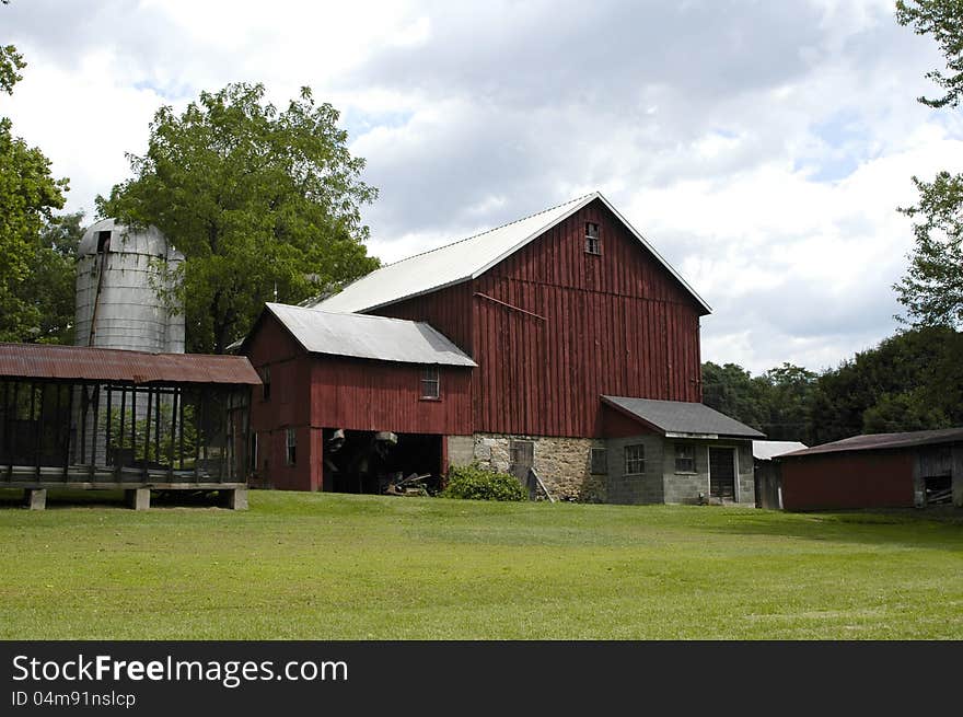 Rural red barn in the Pennsylvania countryside