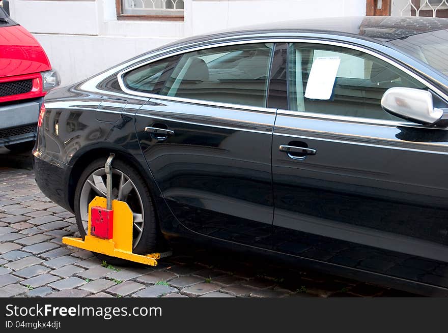 Automobile blokirator of movement on a wheel. Automobile blokirator of movement on a wheel