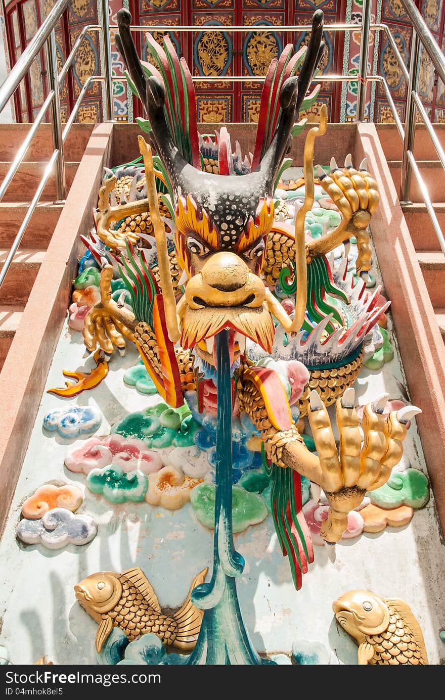 Dragon sculpture on the Chinese shrine