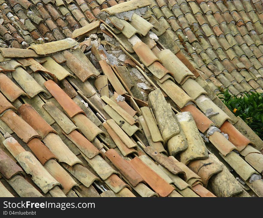 Remains of a roof with broken tiles