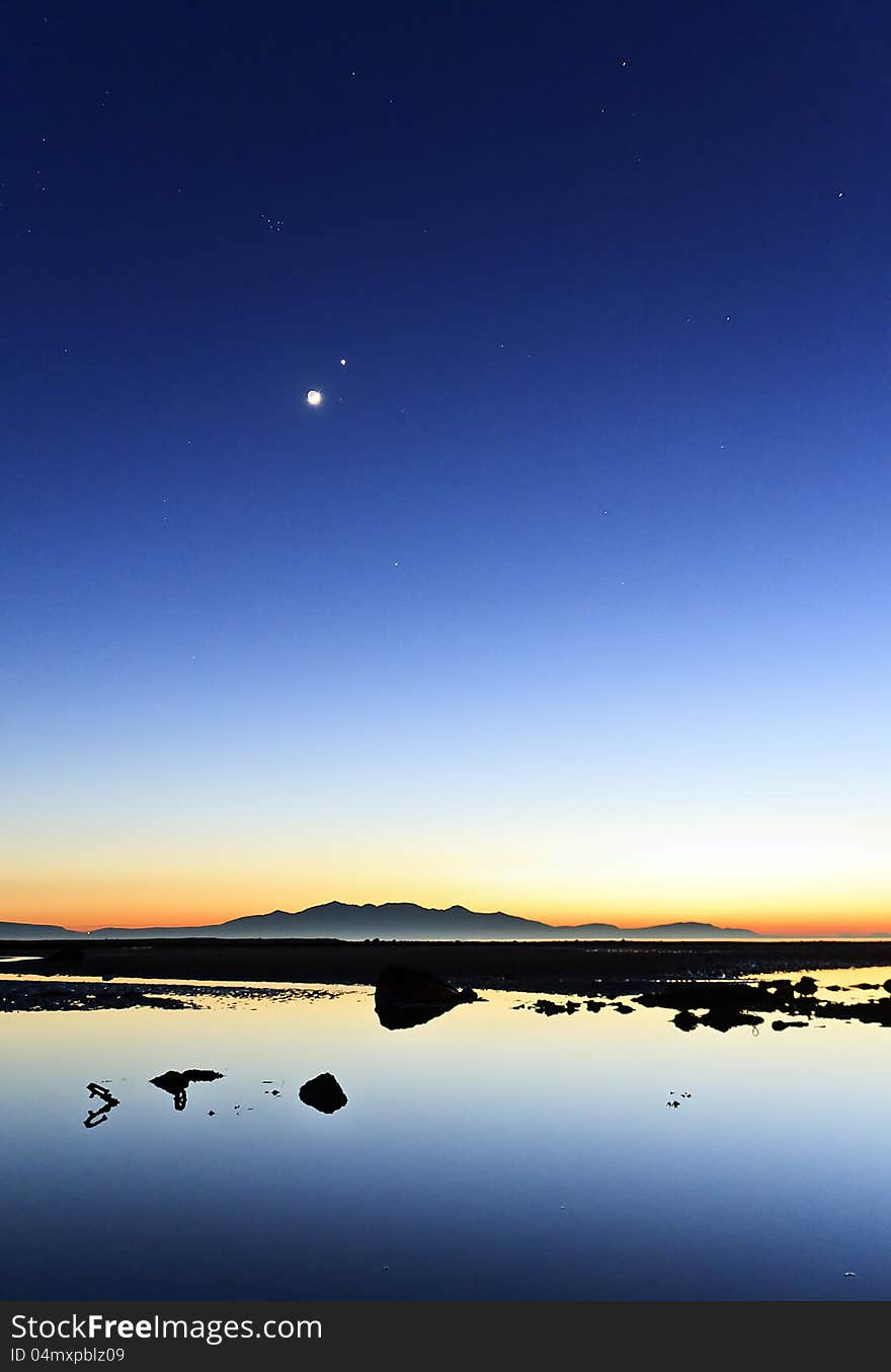 Sun down looking over to the Isle of Arran, witt the Moon, Venus and Jupiter visable in the picture. Sun down looking over to the Isle of Arran, witt the Moon, Venus and Jupiter visable in the picture.