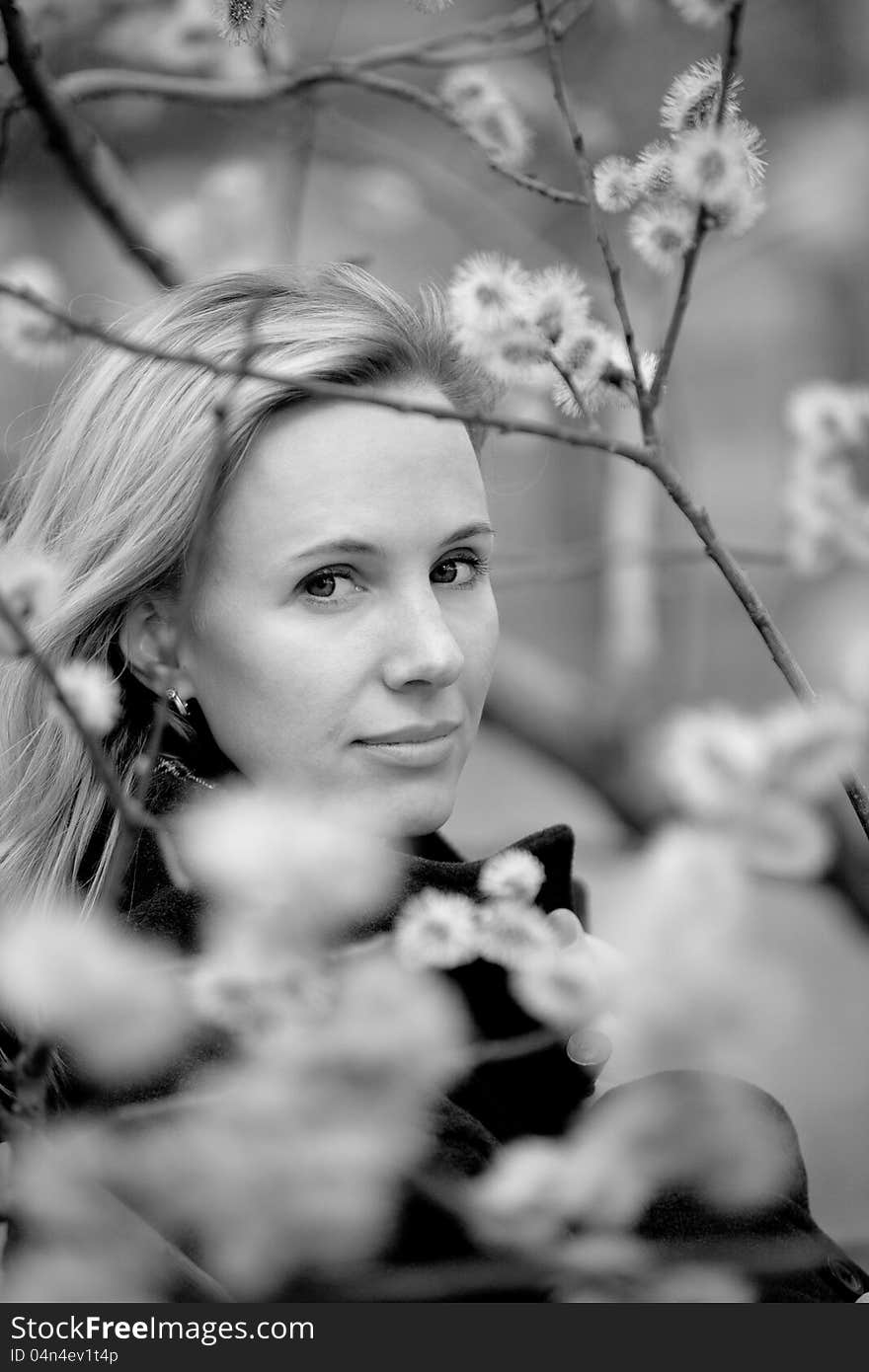 B/w portrait of a girl with flowers